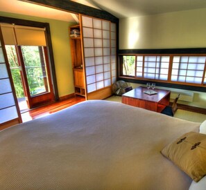 Tree House, Balcony (Yama) | Bathroom | Towels