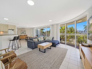 Standard Apartment, Multiple Bedrooms, Non Smoking, Kitchen (3 Bed Standard) | Living area