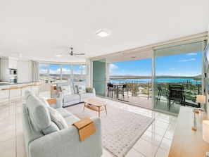 Appartement Supérieur, plusieurs chambres, non-fumeur, cuisine (3Bed Superior View) | Coin séjour