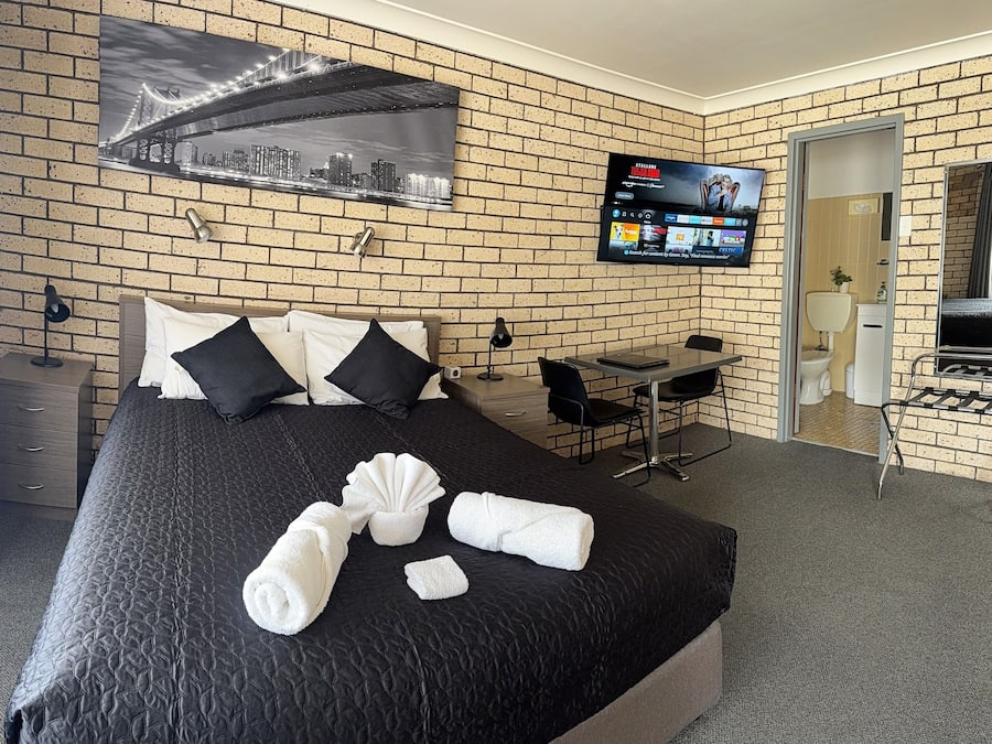 Kamar Eksekutif, Bebas Asap Rokok, dapur kecil (Executive Queen Room) | Dapur pribadi | Lemari es, microwave, ketel listrik, dan pemanggang roti