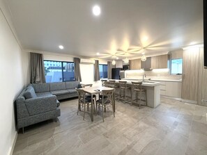 Apartment, 2 Bedrooms | Living area | Smart TV - Southport Motel & Apartments (Southport)