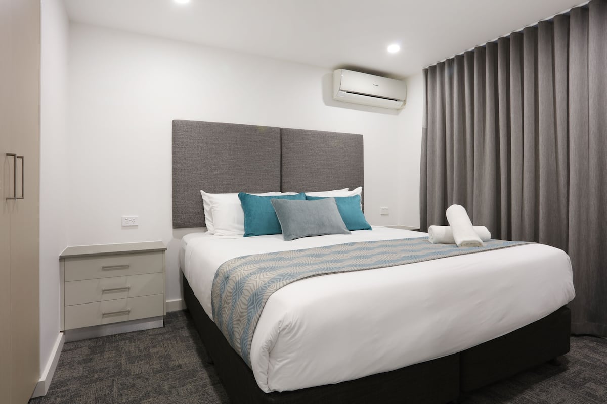 1 Bedroom Apartment (1 King Bed) | 3 bedrooms, free WiFi, bed sheets