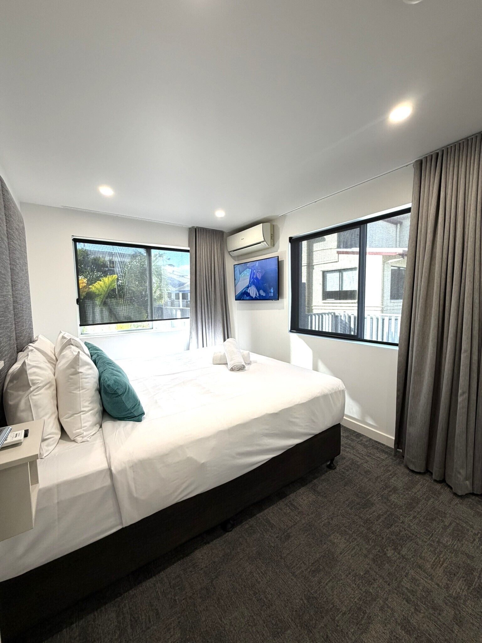 1 Bedroom Apartment (1 King Bed + 1 Single Bed) | Free WiFi, bed sheets