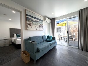 Newly Renovated One-Bedroom Superior Apartment with Terrace | Living area - Southport Motel & Apartments (Southport)