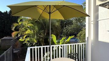 Newly Renovated One-Bedroom Family Apartment with Terrace | Terrace/patio