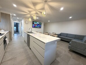 Appartement, 2 slaapkamers | Woonruimte | Smart-tv