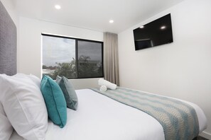 1 Bedroom Apartment (1 King Bed + 1 Single Bed) | Free WiFi, bed sheets - Southport Motel & Apartments (Southport)