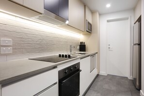 Appartement exécutif, 1 chambre, non-fumeur | Cuisine privée | Four à micro-ondes, bouilloire électrique, grille-pain