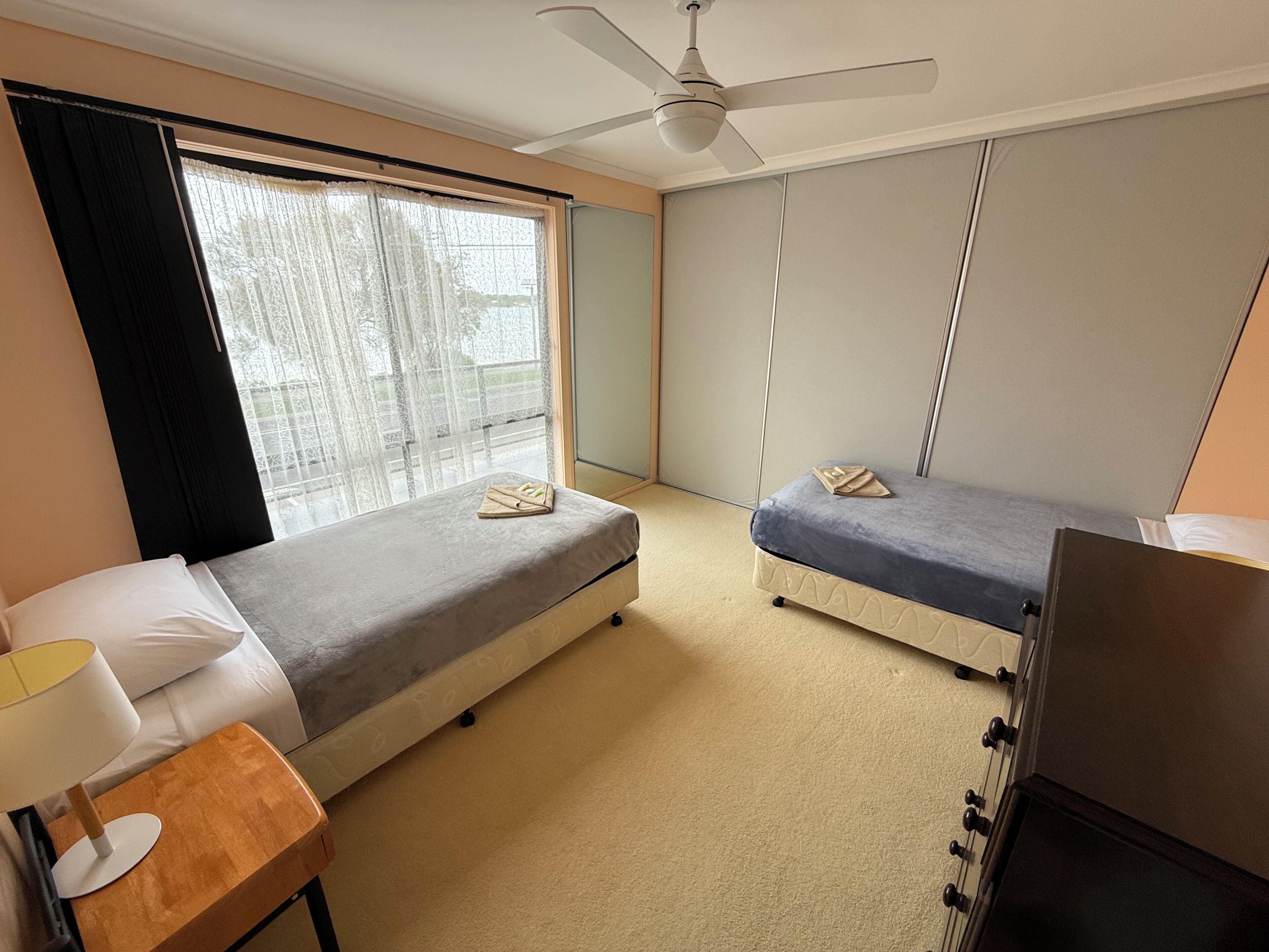 高级顶层房, 3 间卧室, 无烟房, 湖景 | 遮光窗帘、熨斗/熨衣板、免费 WiFi、床单