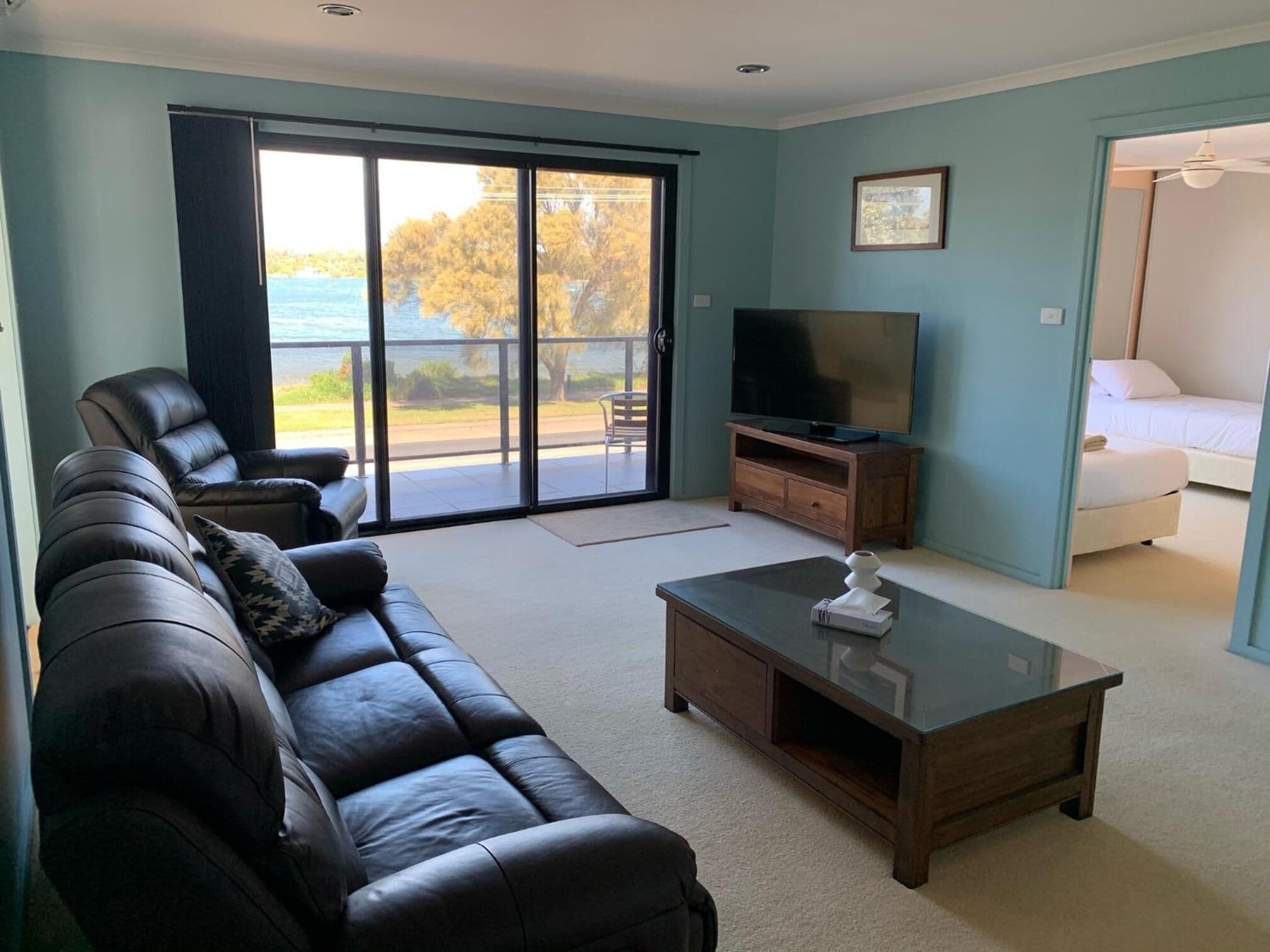 Superior Penthouse, 3 Bedrooms, Non Smoking, Lake View | Living area | 32-inch LCD TV with digital channels, TV, books