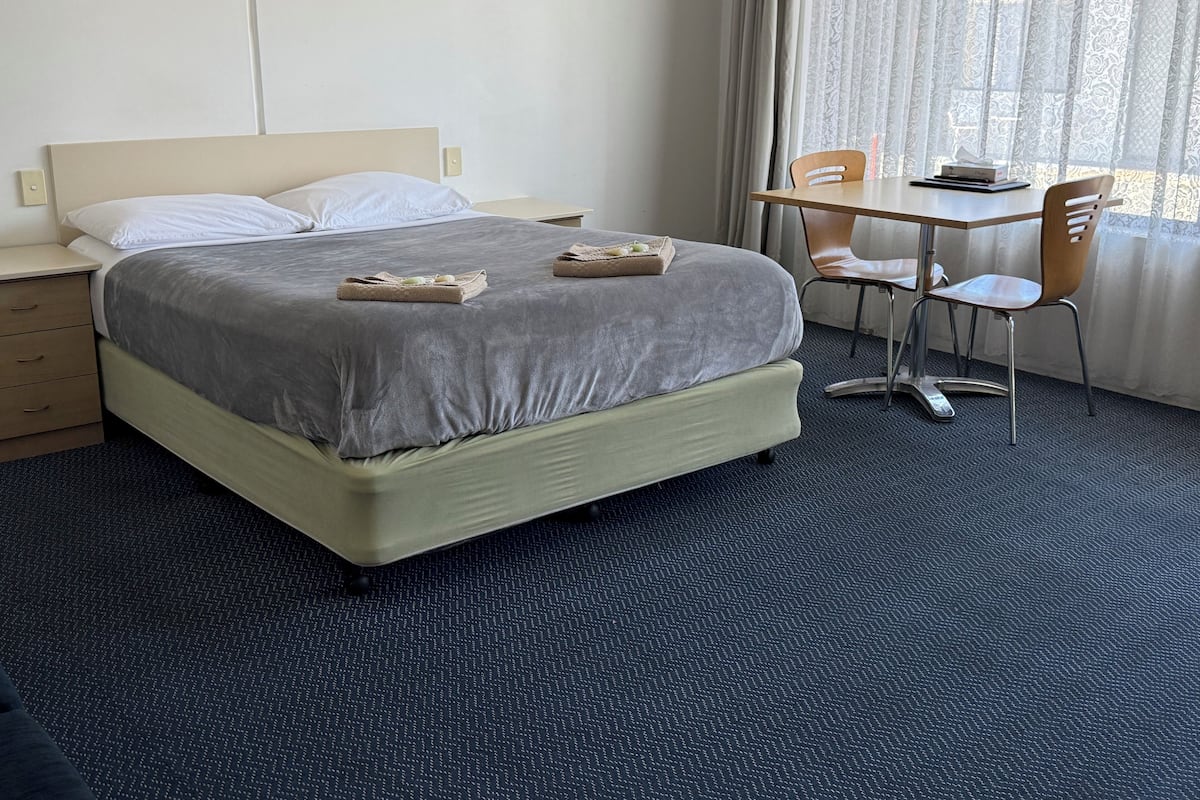Queen Room | Blackout drapes, iron/ironing board, WiFi (free), bed sheets
