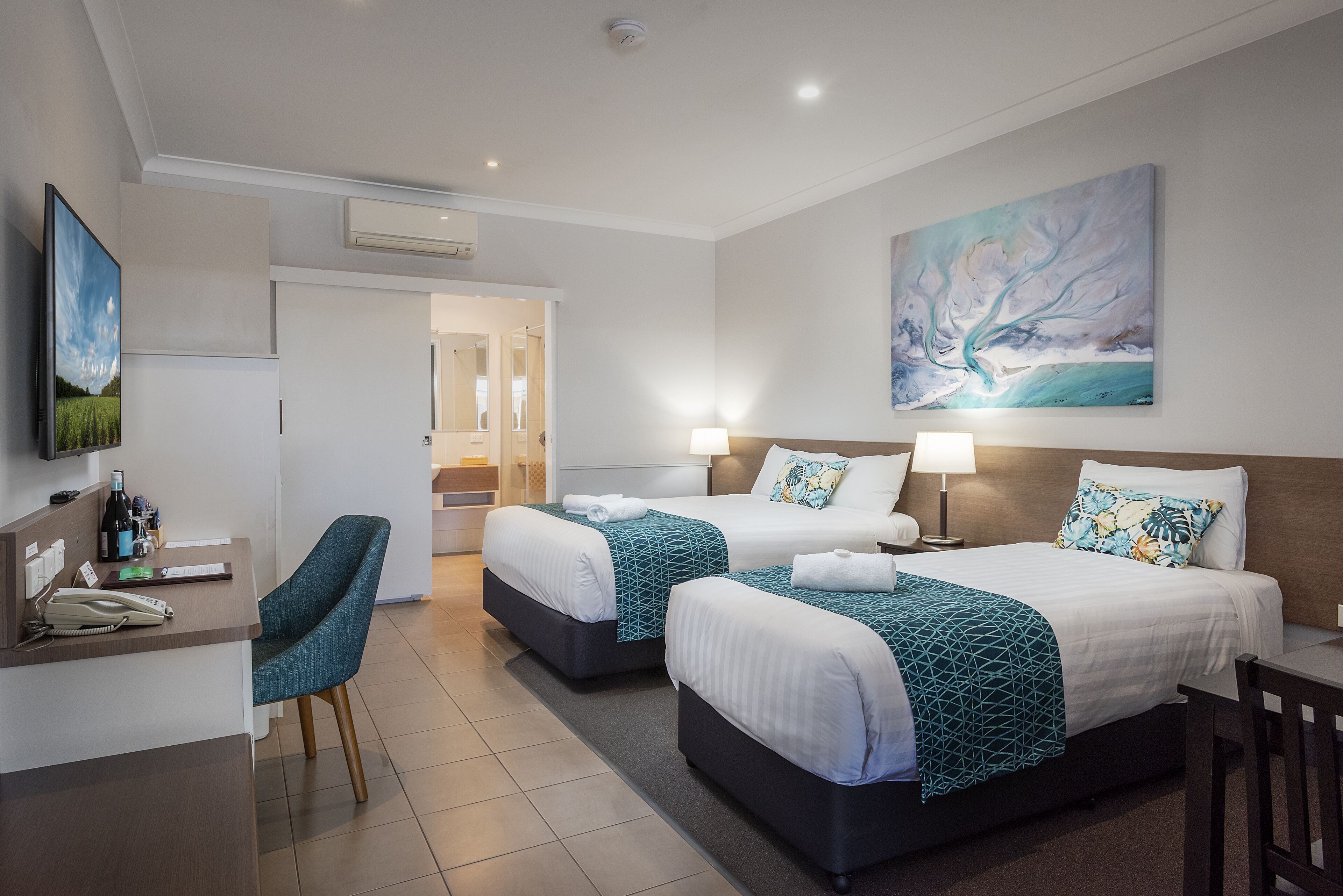 Minibar, desk, laptop workspace, blackout curtains