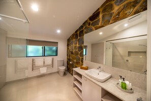 Deluxe Apartment, 1 Queen Bed, Non Smoking, Kitchen (Unit Four s/c) | Bathroom | Hair dryer, slippers, towels - Bright Mystic Valley (Bright)