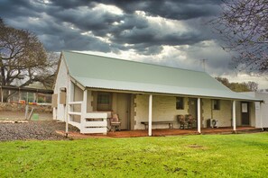 Standard Studio, 1 Bedroom, Ensuite | Bed sheets, wheelchair access - Cape Jervis Accommodation & Caravan Park (Cape Jervis)