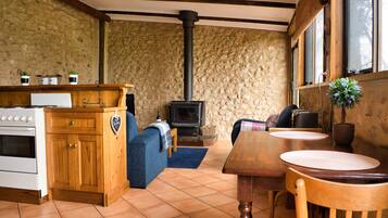 Cottage Romantico, 1 camera da letto, caminetto, vista oceano parziale | Lenzuola, accesso in sedia a rotelle