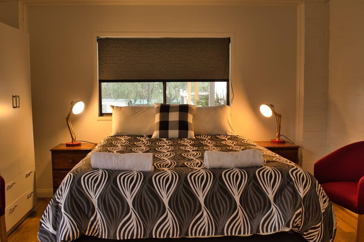 Standard Double Room, 1 Queen Bed, Ensuite | 1 bedroom, bed sheets, wheelchair access