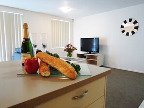 Appartement Standard, non-fumeur, cuisine (1 bedroom apartment) | Cuisine privée | Réfrigérateur grande capacité avec congélateur, four à micro-ondes
