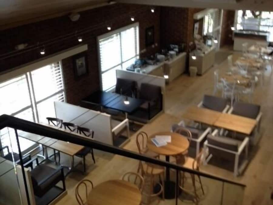 Se sirven cenas y cocina local