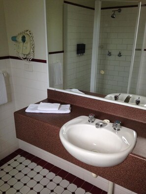 In-room safe, individually decorated, individually furnished, desk - Francis Phillip Motor Inn (Singleton)