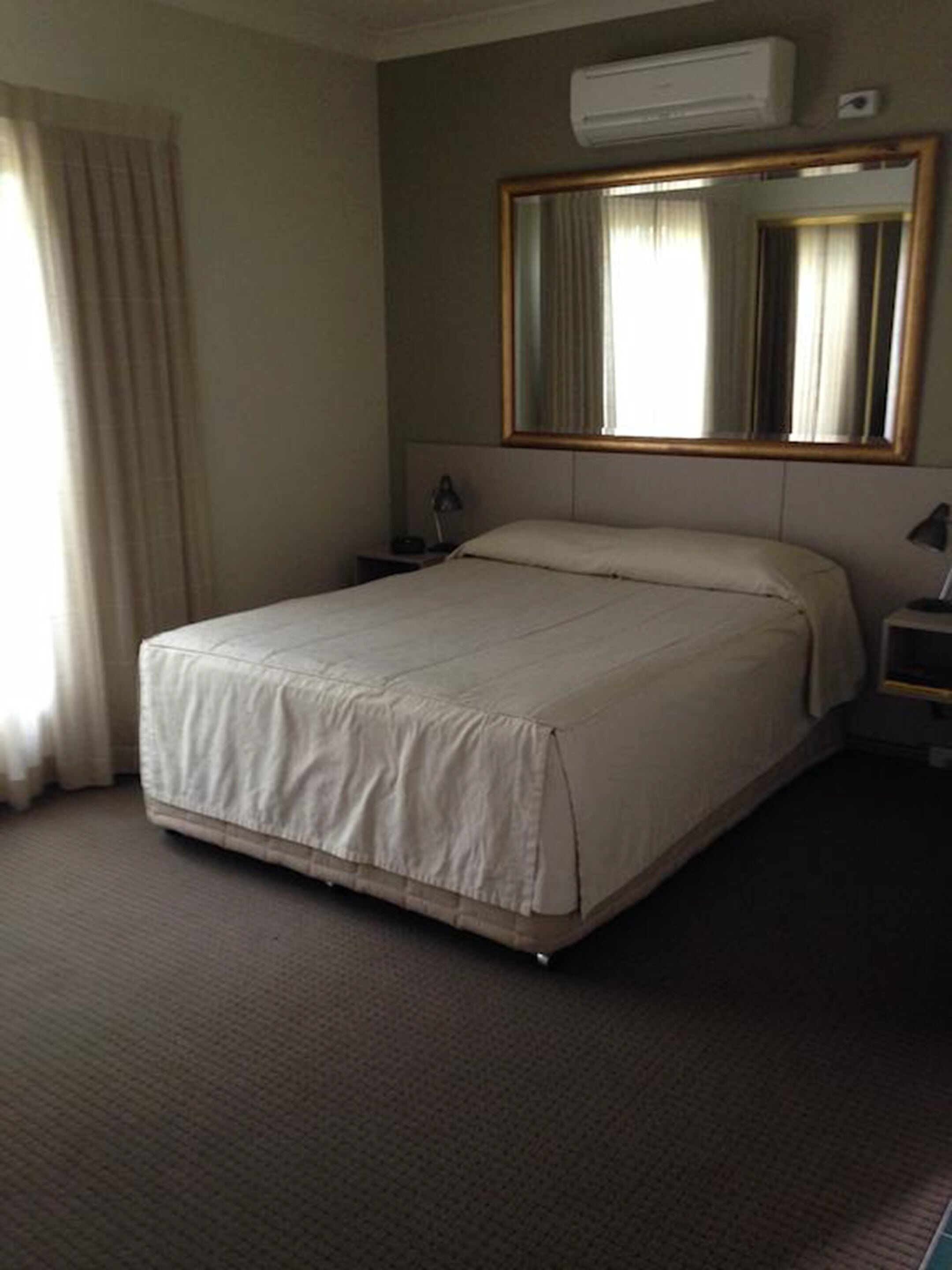 Värdeförvaringsskåp på rummet, individuell inredning och unika möbler