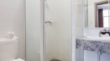 Standard Room, Non Smoking (Double with Ensuite) | Bathroom