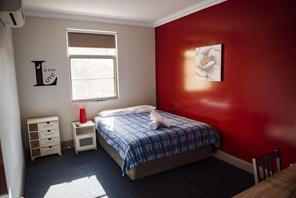 غرفة عادية - لغير المدخنين - بحمام مشترك (Private Double) | تسهيلات لدخول الكراسي المتحركة