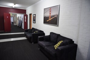 Coin salon dans le hall