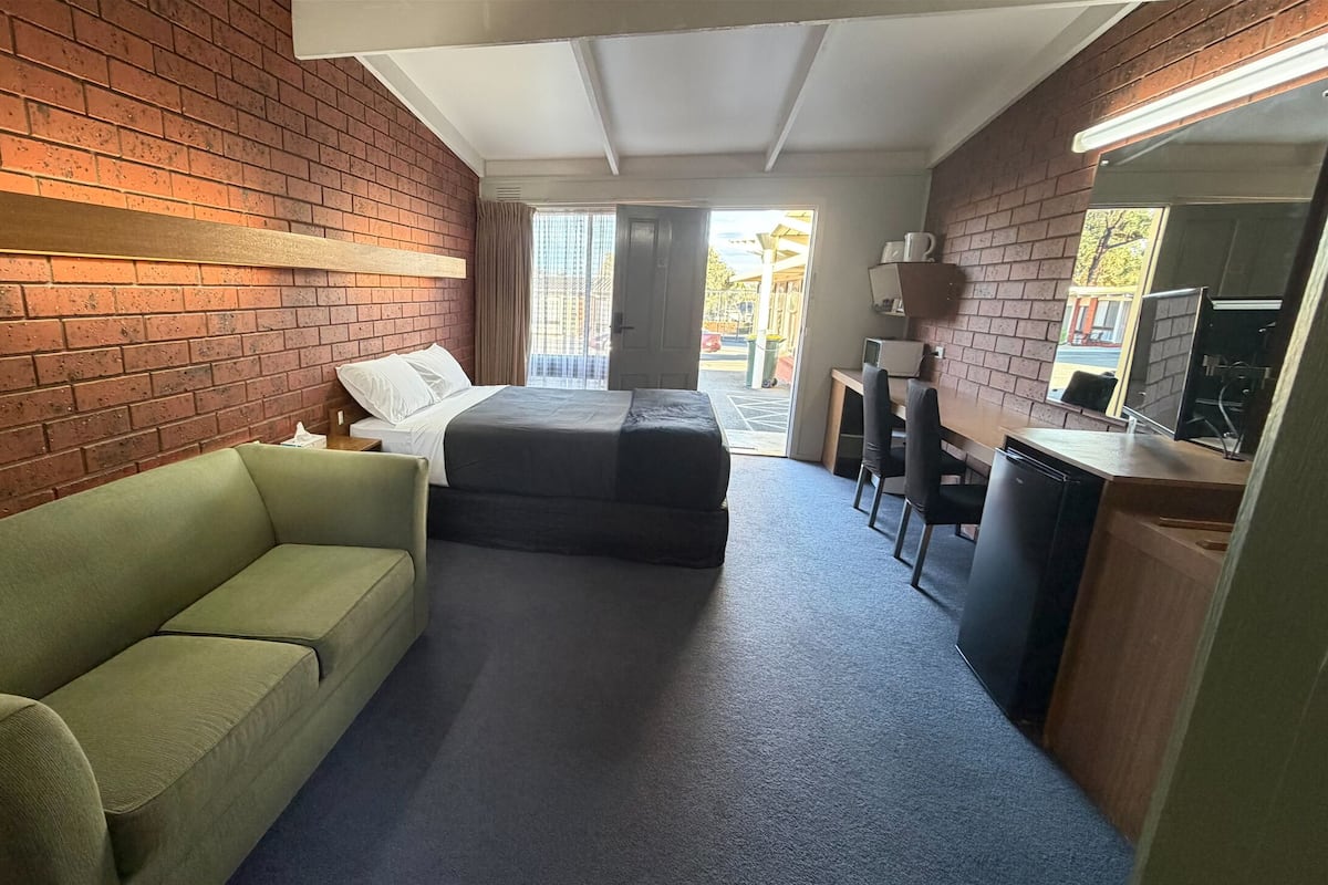 Habitación estándar (Queen Room) | Cortinas blackout, wifi gratis y ropa de cama