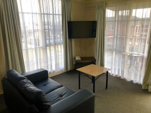 Living area - Sheffield Motor Inn (Sheffield)