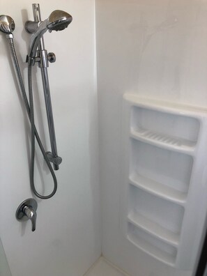 Bathroom shower - Sheffield Motor Inn (Sheffield)