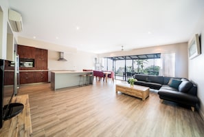 3 Bedroom Ocean View | Living area