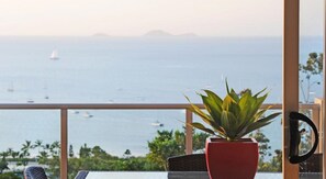 2 Bedroom Ocean View | Individually decorated, individually furnished, laptop workspace - Whitsunday Reflections Apartments (Airlie Beach)