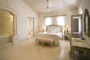 Ocean View Room | Living area | Flat-screen TV - Abbie's Byron Bay Villa (Ewingsdale)