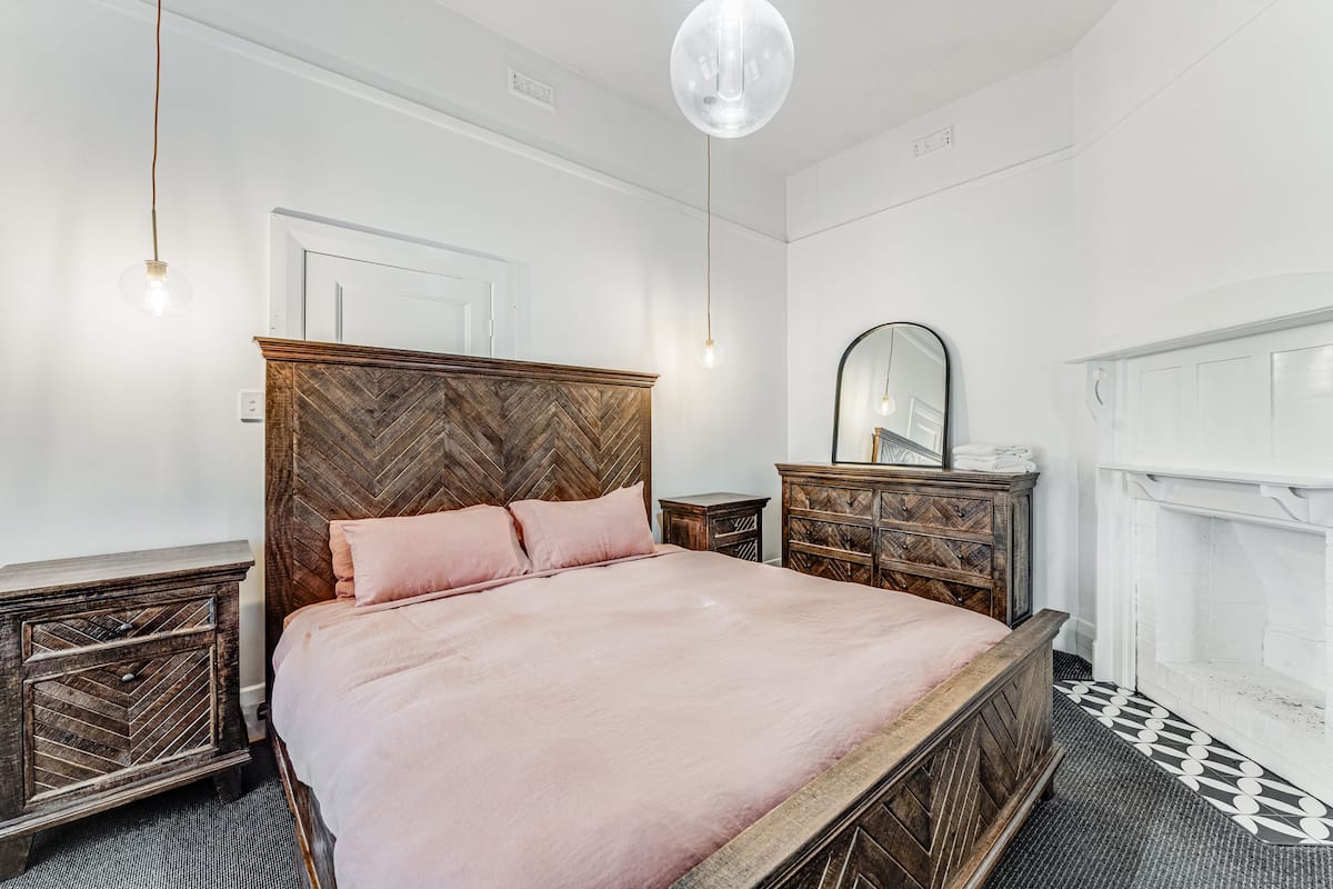 Standard Apartment, 1 Bedroom, Non Smoking, Kitchen (The Wisteria Suite) | 2 bedrooms, cribs/infant beds, free WiFi, bed sheets