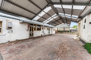 Free self parking - Wyatt Guest House (Mount Gambier)