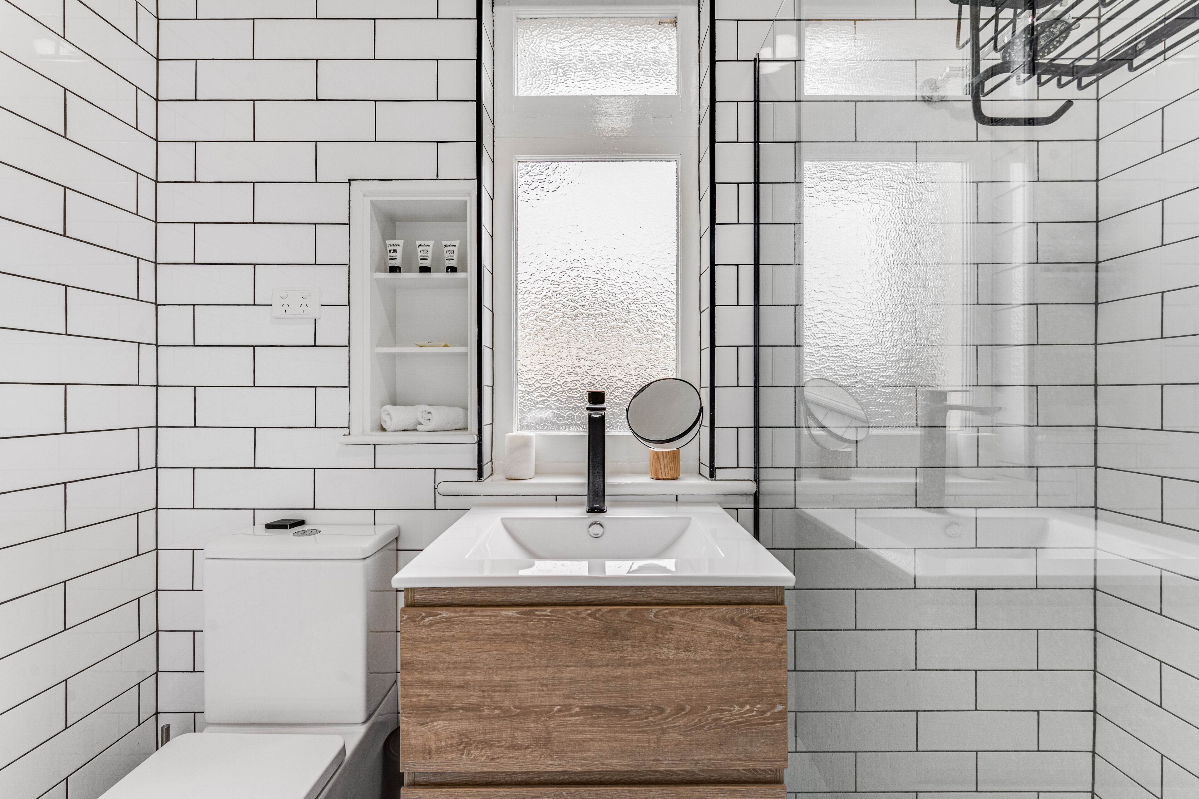 Standard Apartment, 1 Bedroom, Non Smoking, Kitchen (The Wisteria Suite) | Bathroom | Free toiletries, hair dryer, towels, soap