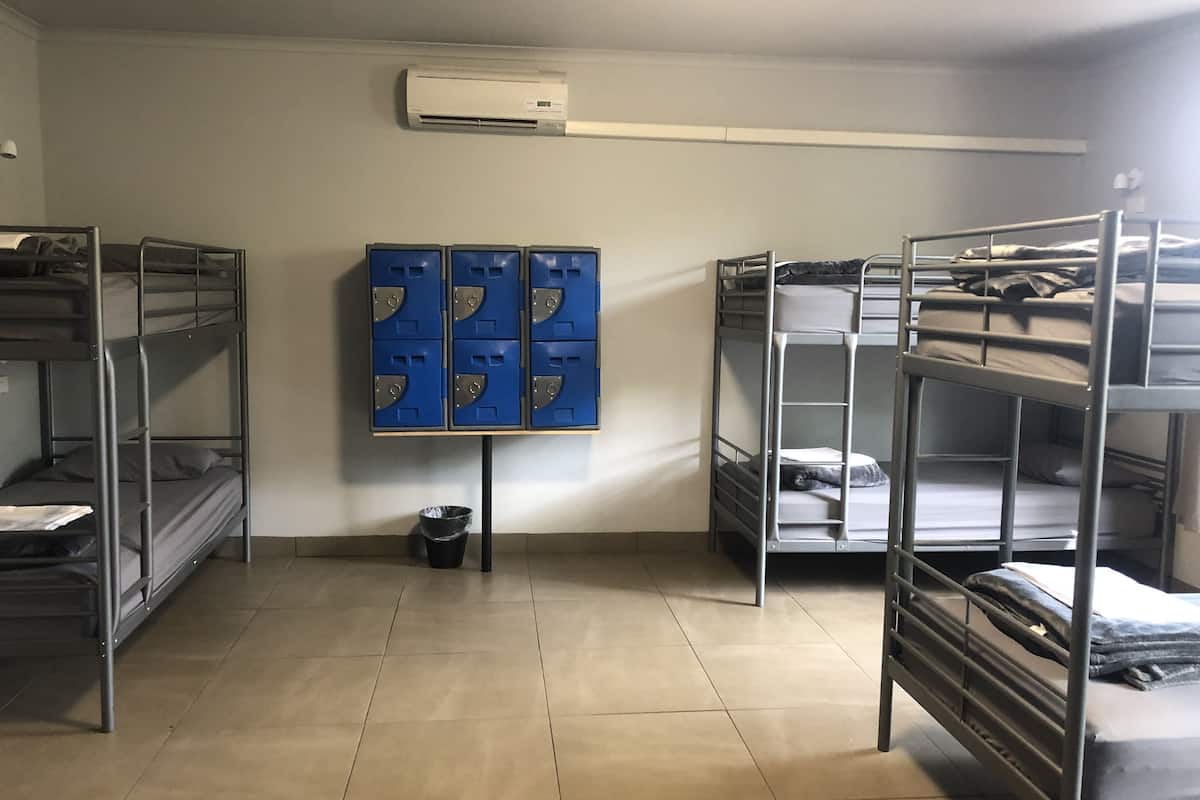 10 Bed Mixed Dorm En Suite | Free WiFi, bed sheets