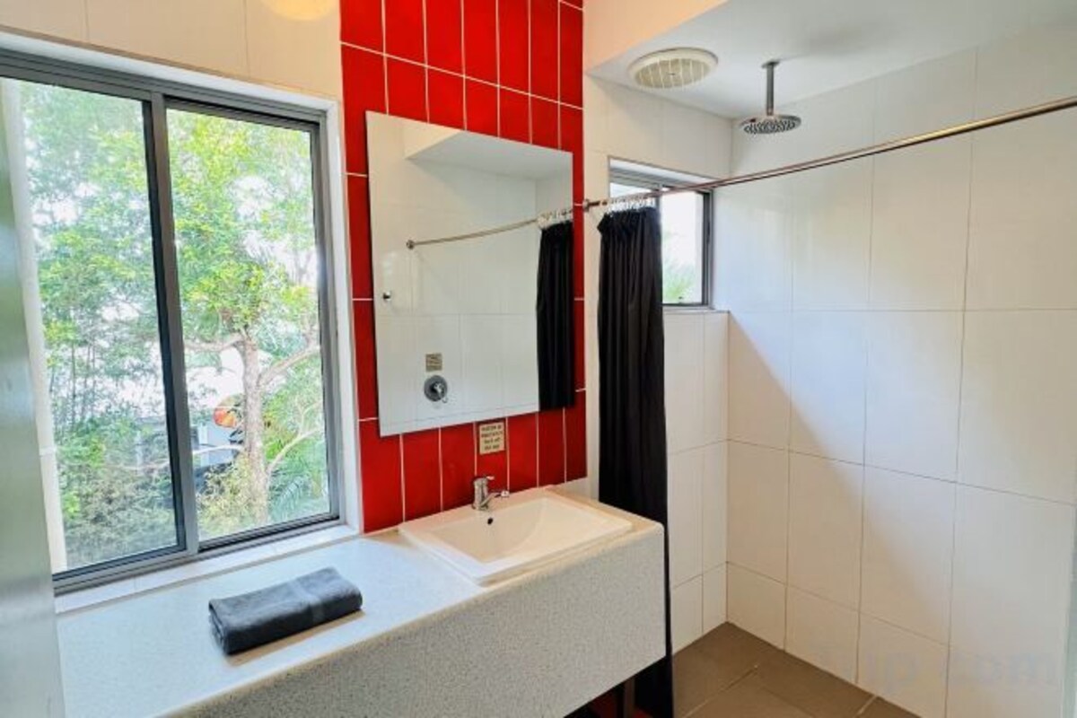 Bathroom | Shower, free toiletries