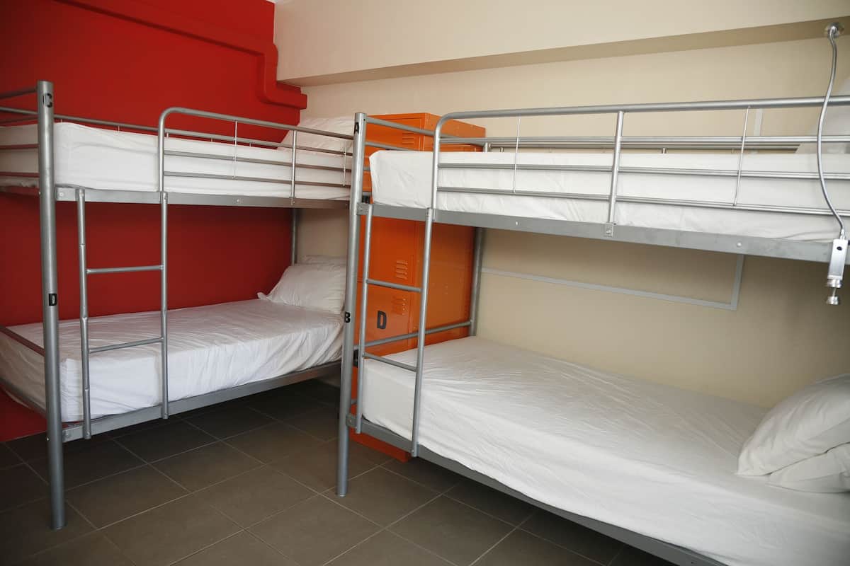 6 Bed Mixed Dorm | Free WiFi, bed sheets