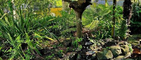 Suite Luxe, 2 chambres, non-fumeur, cuisine (Luxury Penthouse for 4) | Vue sur le jardin