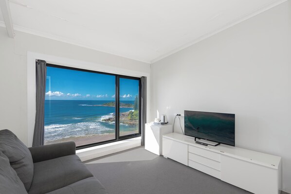 Pacific Tri-Bunk Pub Room, No Ensuite, Shared Bathroom, 18 + only (ocean view) | Bettwäsche