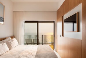 Signature Pacific King Room (ocean view) | Beach/ocean view - Pacific Hotel Yamba (Yamba)