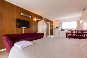 Free cots/infant beds, free WiFi, bed sheets - Sunset Lodge Motel (Auckland)