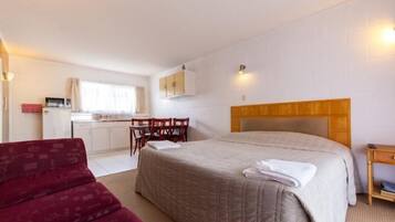 Standard Suite, 1 Bedroom, Non Smoking, Kitchen (Unit)