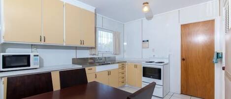 Standard-Suite, 2 Schlafzimmer, Nichtraucher, Küche (Large Unit) | Eigene Küche