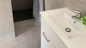 Bathroom - Mt Beauty Motor Inn (Mount Beauty)