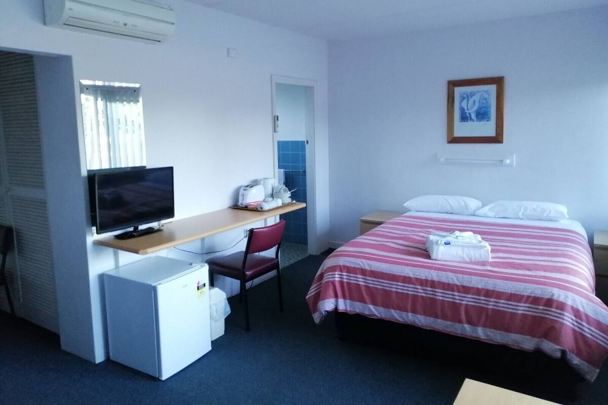 Family Room | 1 bedroom, iron/ironing board (on request), WiFi (free), bed sheets