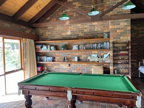 The Cottage (2 Bedrooms) | Egyptian cotton sheets, premium bedding, pillowtop beds - Langbrook Estate Cottages (Yarra Junction)