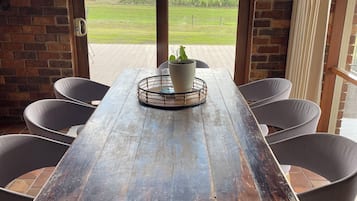 Comfort cottage, 2 slaapkamers | Dineren op de kamer