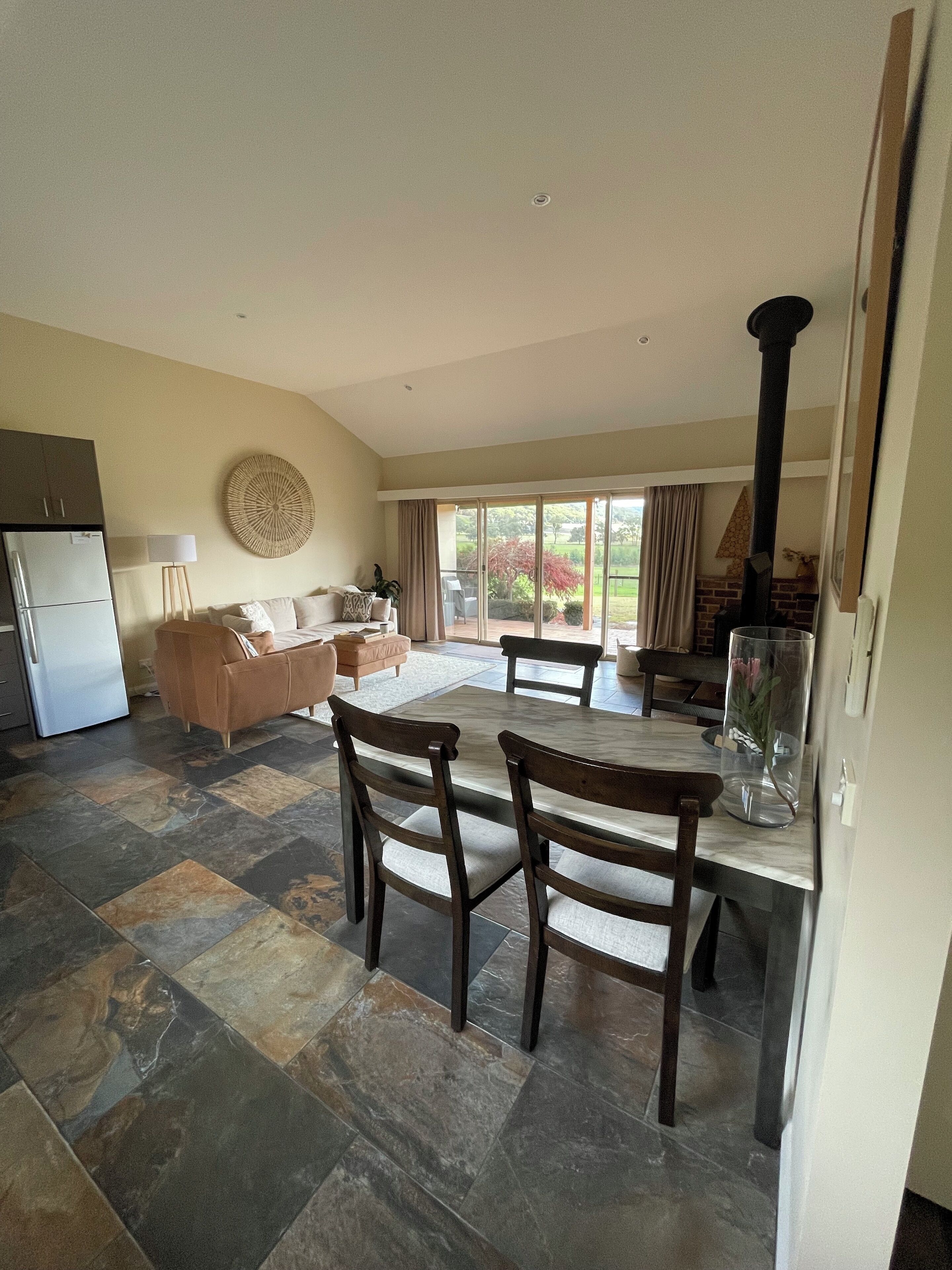 Vista Apartment 1 (1 Bedroom) | Living area